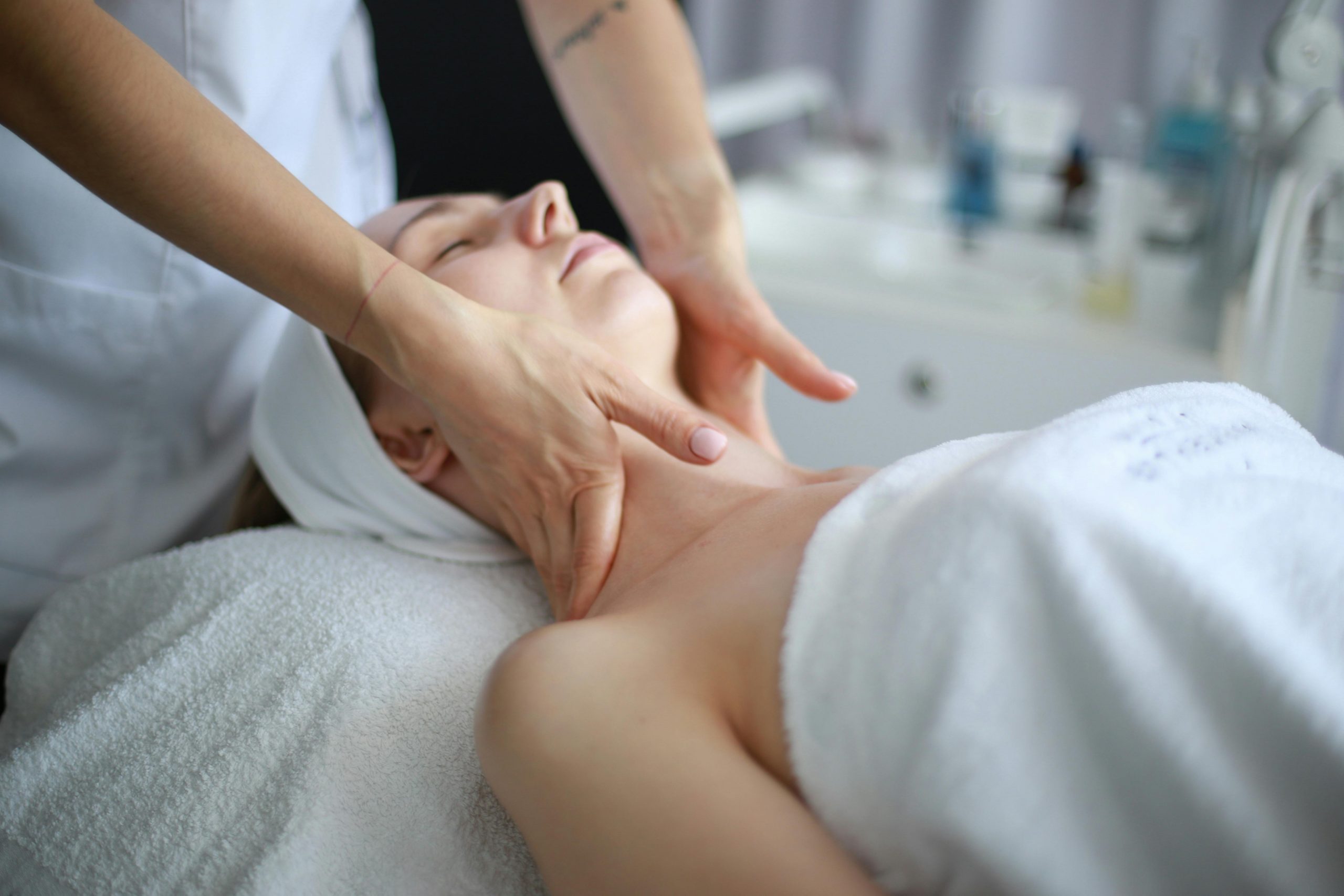 Masaje Relajación Básico - Val Quintero Cosmetología Medellín