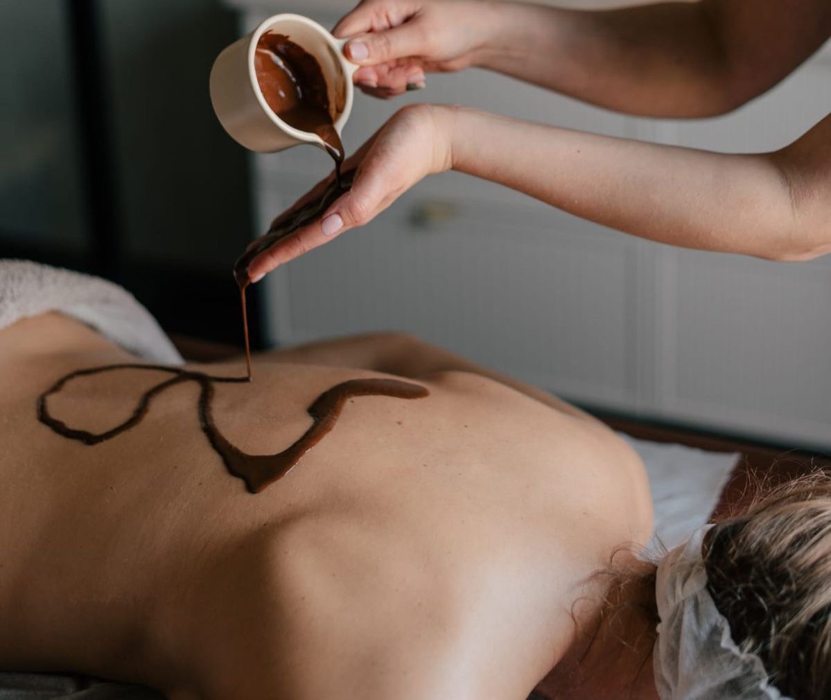 Masaje Relajación + Mascarilla y Terapias - Val Quintero Cosmetología Medellín