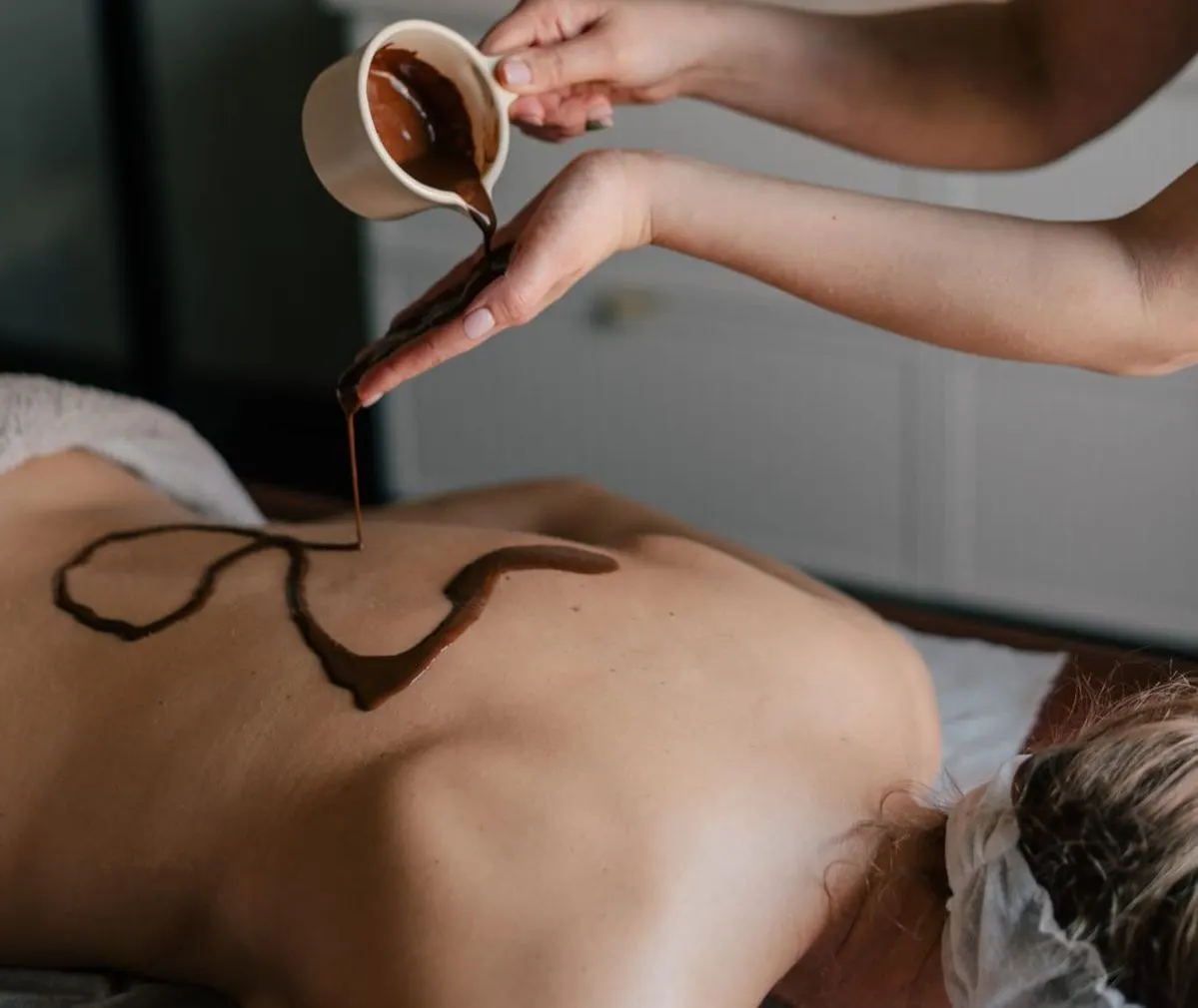 Masaje Relajación + Mascarilla y Terapias - Val Quintero Cosmetología Medellín